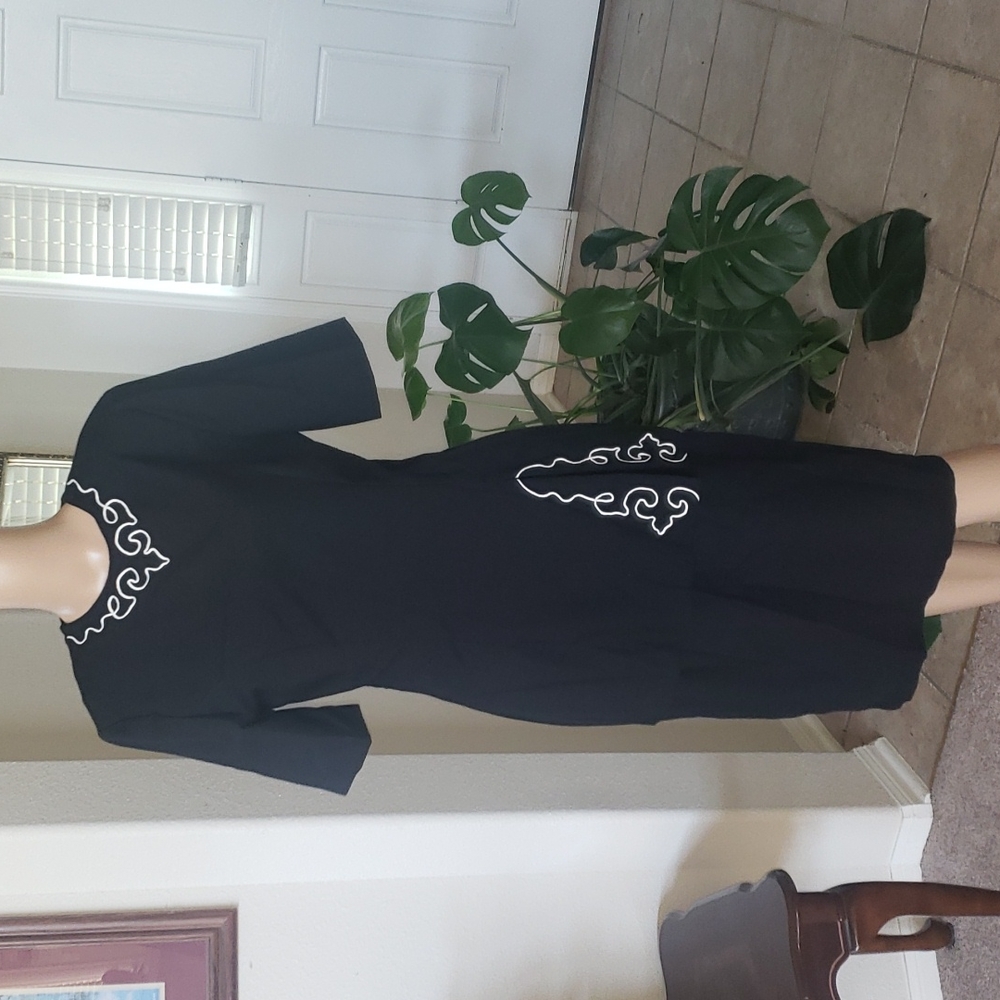 Chelsea Jones 8 vintage embroidered scoopneck dress suit